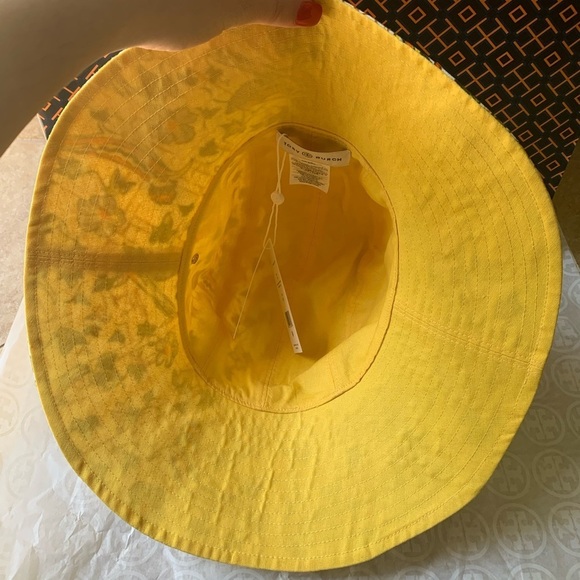Tory Burch Printed Bucket Hat Reversible Yellow Bird Print Basket Weave - Picture 4 of 6